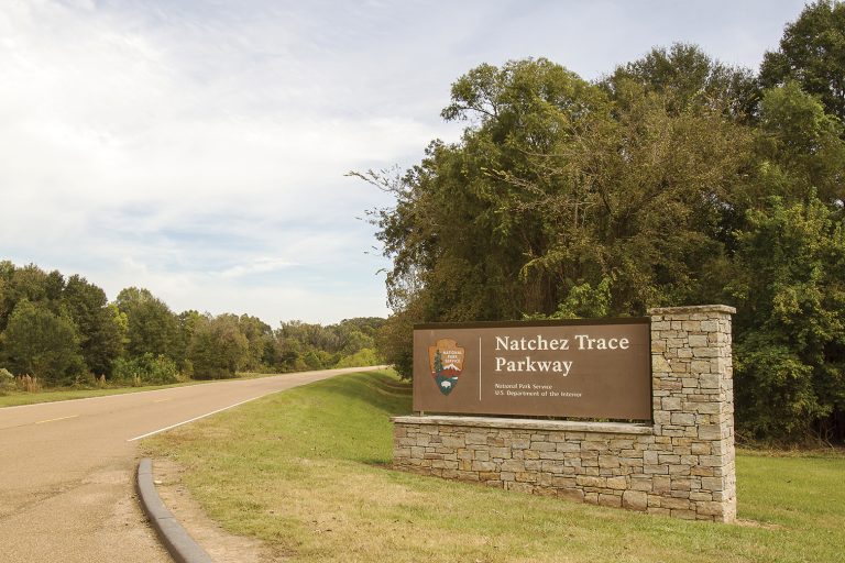 map natchez trace parkway mississippi        
        <figure class=