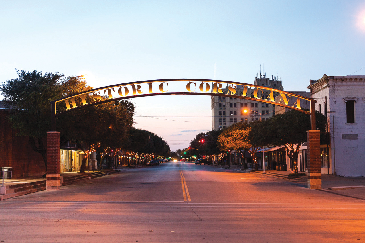 The Beat Of Main Street Corsicana Texas   No 1 Downtown Sign 4591 